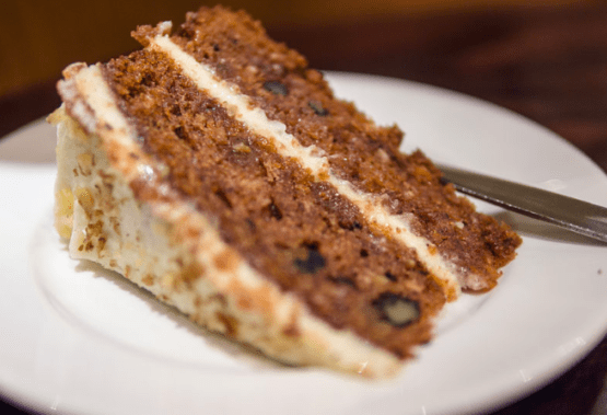 Superlekker recept voor worteltaart van Omlet stuk taart
